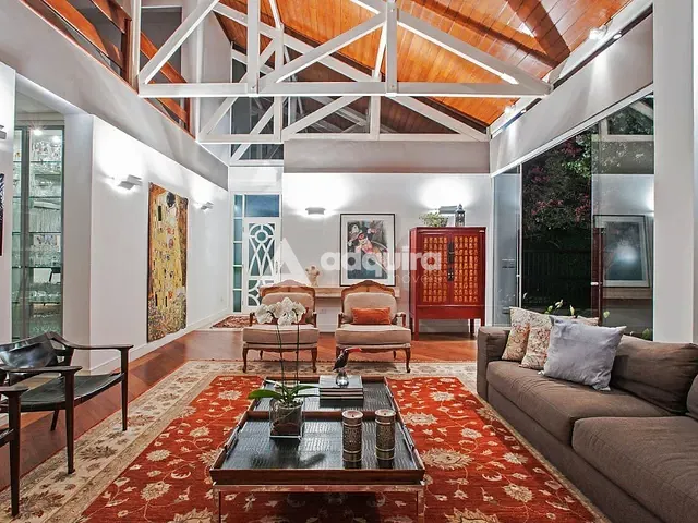 Casa 4 quartos e 5 banheiros, à venda, no bairro Seminário em Curitiba
