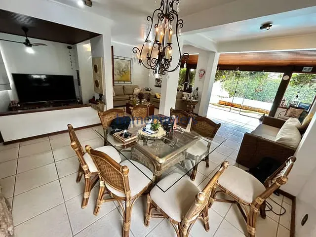 Casa com 650m² 4 quartos e 4 banheiros, à venda, no bairro Parque da Hípica em Campinas