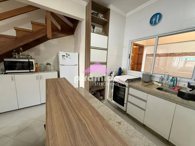 Casa com 10m² 2 quartos e 3 banheiros, à venda, no bairro Balneário Gardem Mar em Caraguatatuba