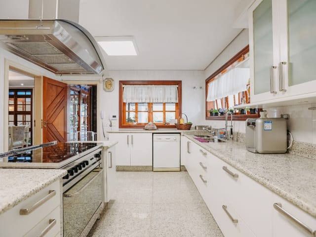 Casa com 2686m² 4 quartos e 8 banheiros, à venda, no bairro Alphaville em Santana de Parnaíba