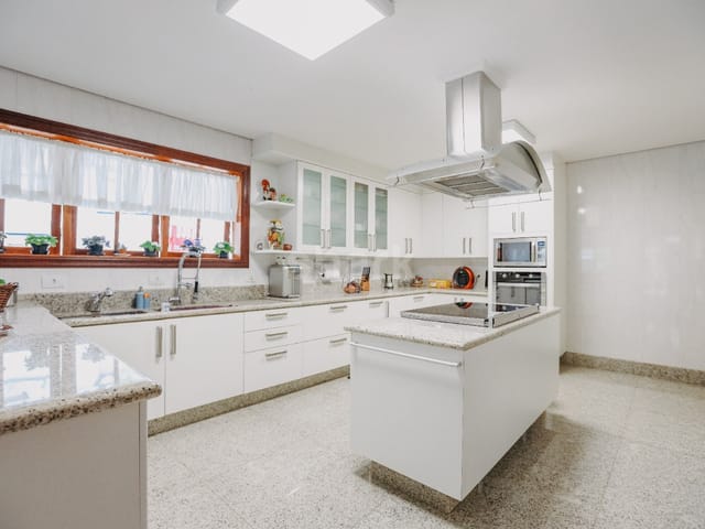 Casa com 2686m² 4 quartos e 8 banheiros, à venda, no bairro Alphaville em Santana de Parnaíba
