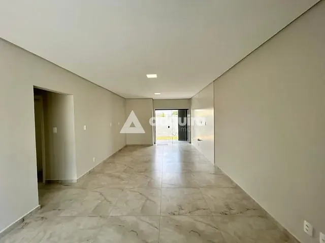 Casa com 200m² 3 quartos e 2 banheiros, à venda, no bairro Contorno em Ponta Grossa