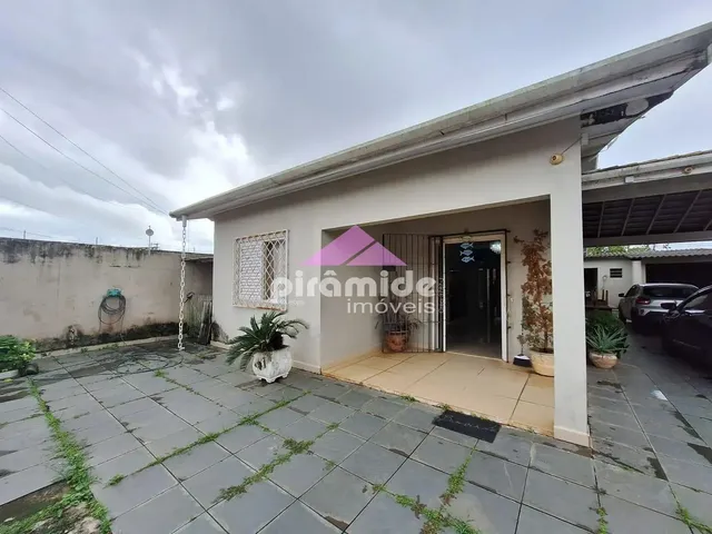 Casa com 300m² 3 quartos e 2 banheiros, à venda, no bairro Barranco Alto em Caraguatatuba