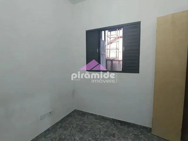Casa com 10m² 2 quartos e 1 banheiro, para alugar, no bairro Santana em São José Dos Campos