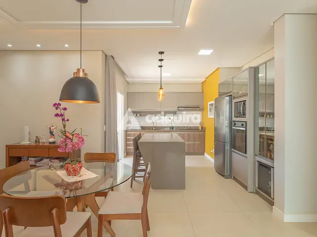 Casa com 313m² 4 quartos e 4 banheiros, à venda, no bairro Jardim Carvalho em Ponta Grossa