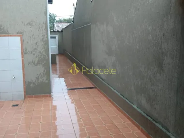 Casa 3 quartos e 2 banheiros, à venda, no bairro Parque Senhor do Bonfim em Taubaté