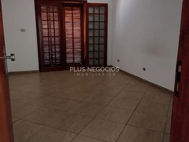 Casa com 284m² 5 quartos e 2 banheiros, à venda, no bairro Jardim São Lourenzo em Sorocaba
