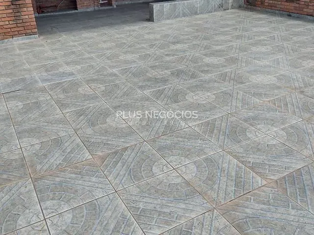 Casa com 284m² 5 quartos e 2 banheiros, à venda, no bairro Jardim São Lourenzo em Sorocaba