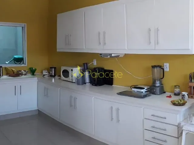 Casa com 300m² 4 quartos e 2 banheiros, à venda, no bairro Portal das Colinas em Guaratinguetá