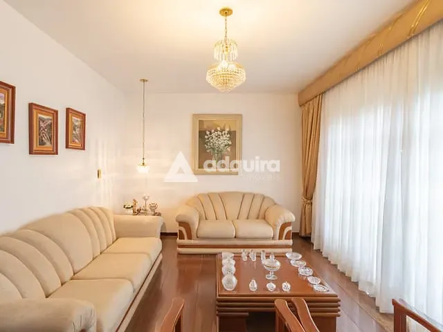 Casa com 700m², à venda, no bairro Jardim Carvalho em Ponta Grossa