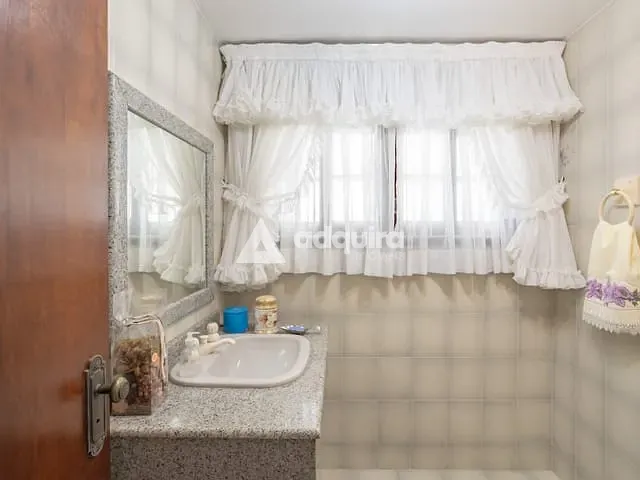 Casa com 700m², à venda, no bairro Jardim Carvalho em Ponta Grossa