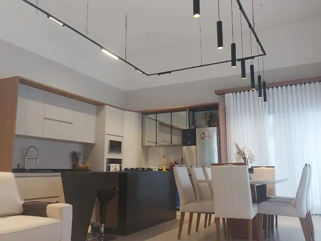 Casa com 10m² 3 quartos e 3 banheiros, à venda, no bairro Loteamento Floresta em São José Dos Campos