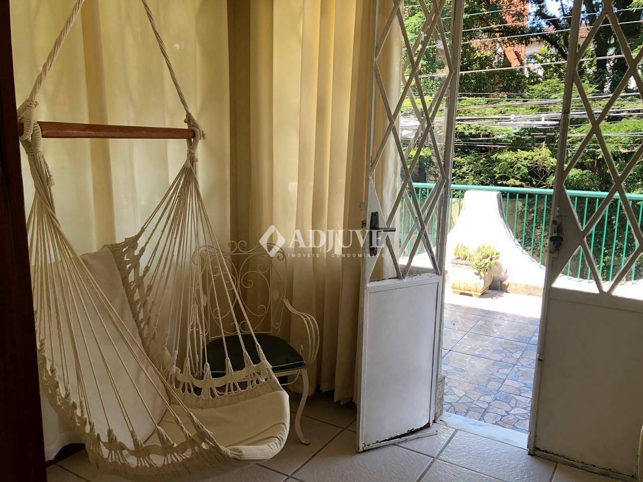 Casa à venda com 3 quartos, 250m² - Foto 9