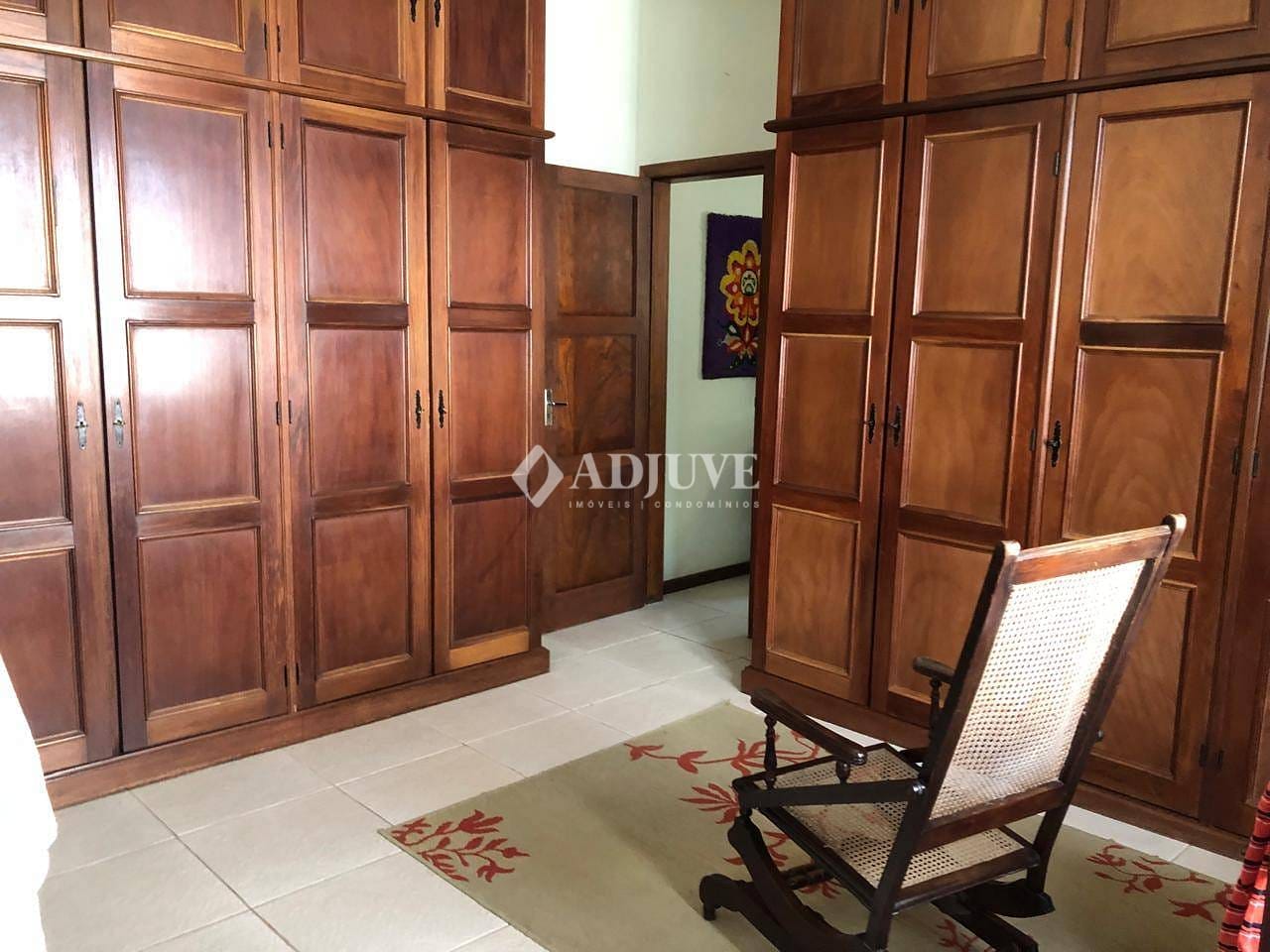 Casa à venda com 3 quartos, 250m² - Foto 17