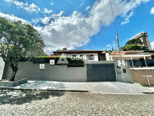Casa com 785m² 4 quartos e 3 banheiros, à venda, no bairro Ronda em Ponta Grossa