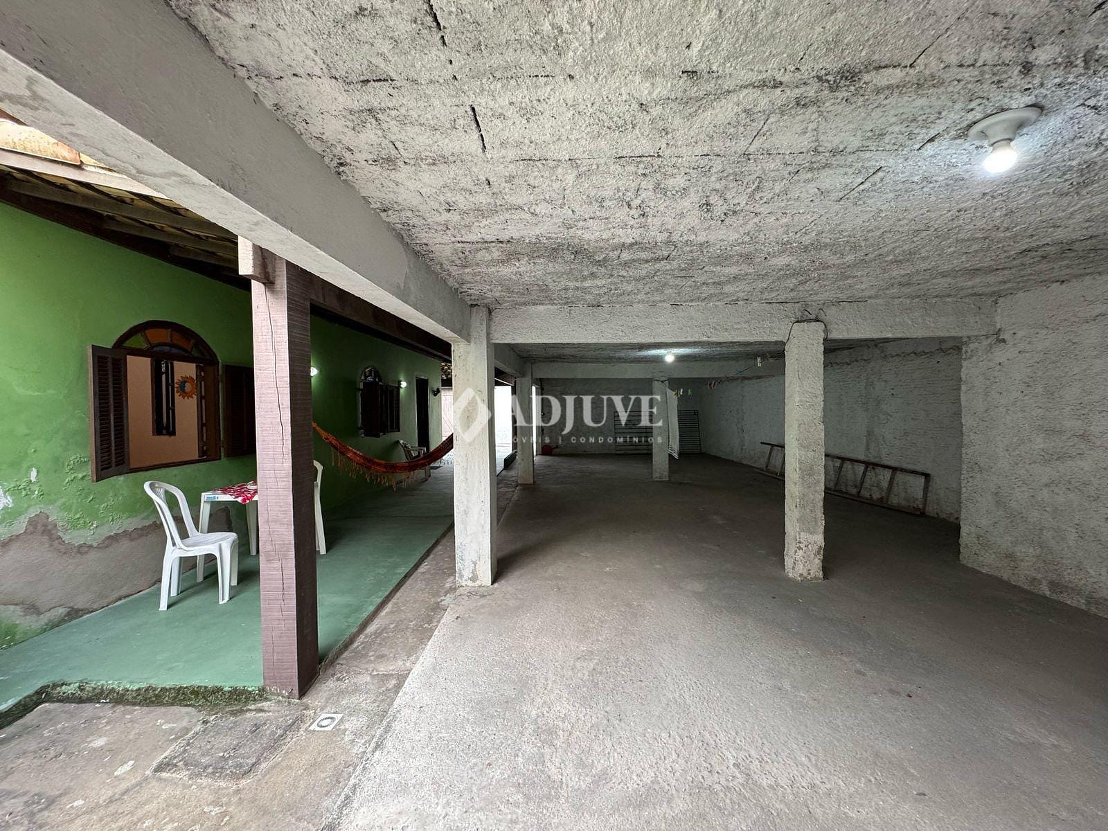 Casa à venda com 6 quartos, 114m² - Foto 33