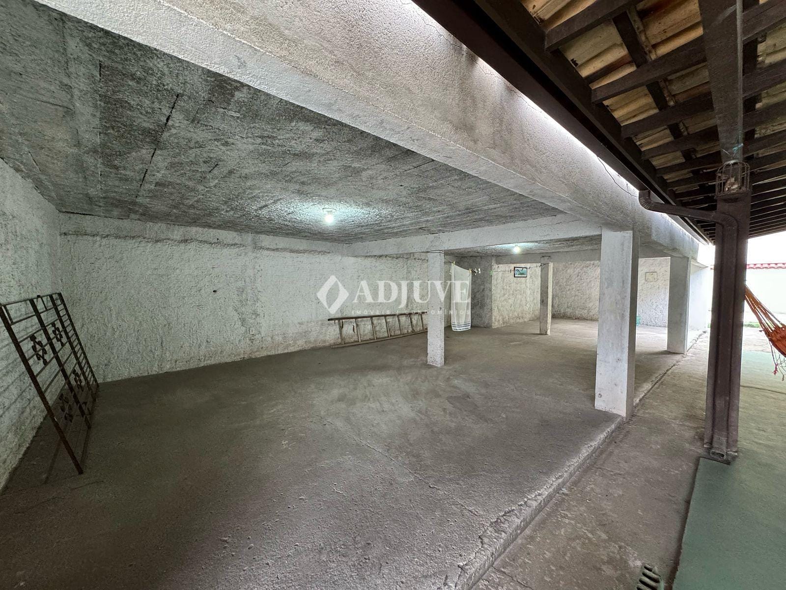 Casa à venda com 6 quartos, 114m² - Foto 51
