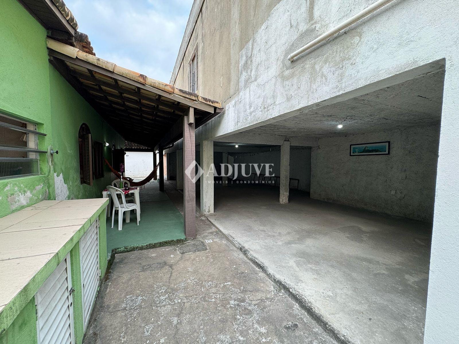 Casa à venda com 6 quartos, 114m² - Foto 32