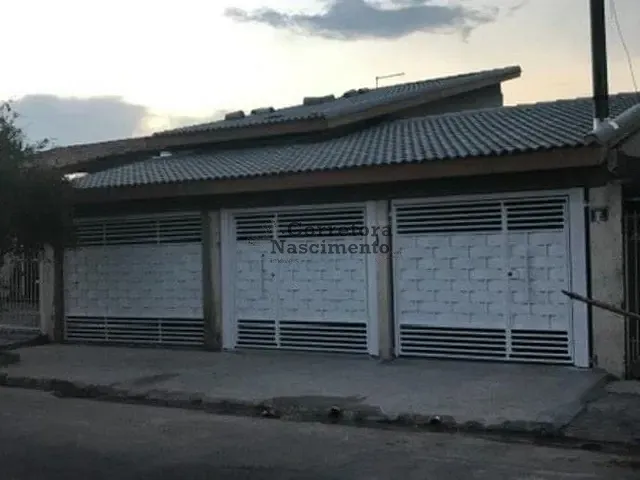 Casa com 300m² 4 quartos e 2 banheiros, à venda, no bairro Jardim Santa Maria em Jacareí