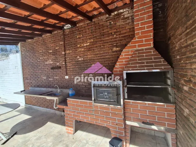 Casa com 10m² 3 quartos e 2 banheiros, para alugar, no bairro Sumaré em Caraguatatuba