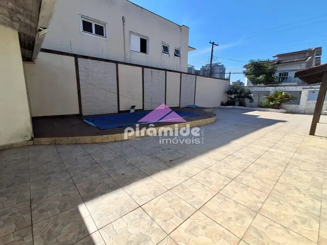 Casa com 10m² 3 quartos e 2 banheiros, para alugar, no bairro Sumaré em Caraguatatuba