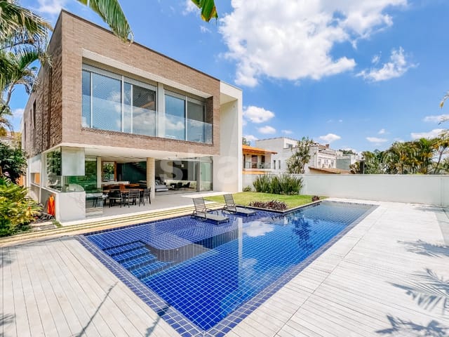 Casa com 608m² 5 quartos e 6 banheiros, à venda ou para alugar, no bairro Alphaville Residencial Dois em Barueri