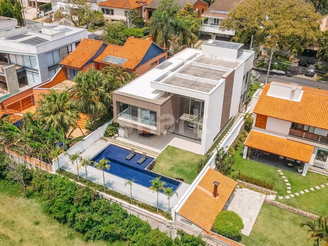 Casa com 608m² 5 quartos e 6 banheiros, à venda ou para alugar, no bairro Alphaville Residencial Dois em Barueri