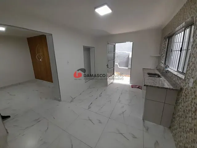 Casa 2 quartos e 1 banheiro, para alugar, no bairro Olímpico em São Caetano do Sul