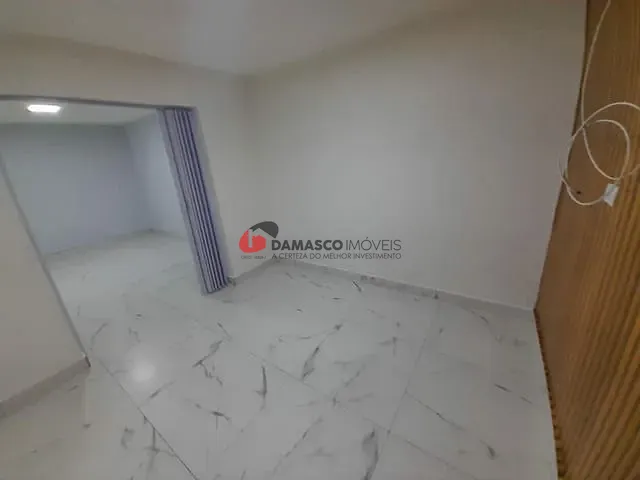 Casa 2 quartos e 1 banheiro, para alugar, no bairro Olímpico em São Caetano do Sul