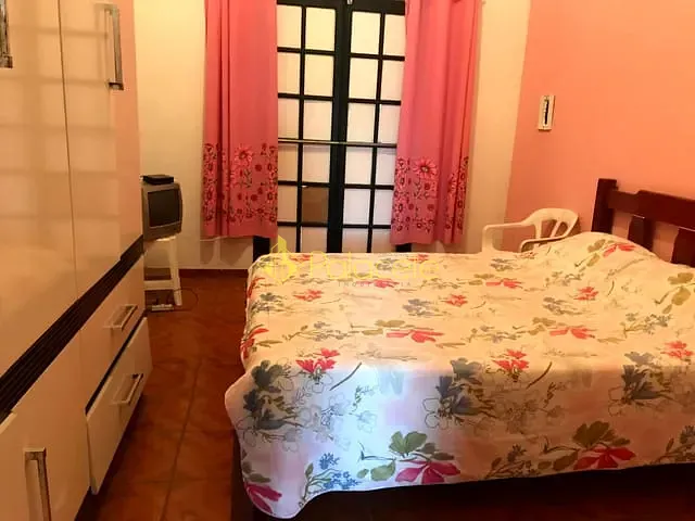 Casa com 3m² 3 quartos e 3 banheiros, à venda, no bairro Conjunto Residencial Araretama em Pindamonhangaba
