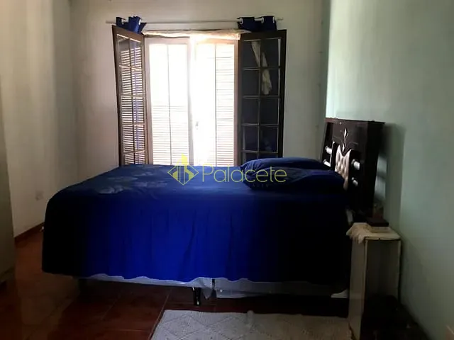 Casa com 3m² 3 quartos e 3 banheiros, à venda, no bairro Conjunto Residencial Araretama em Pindamonhangaba