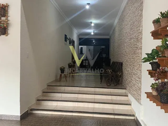 Casa com 300m² 3 quartos e 4 banheiros, à venda, no bairro Jibran El Hadj em Anápolis