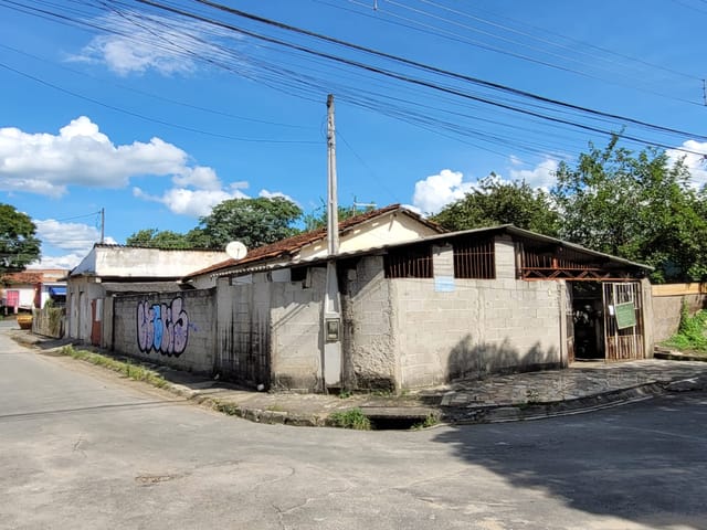 Casa 3 quartos e 2 banheiros, à venda, no bairro Conjunto Residencial Araretama em Pindamonhangaba