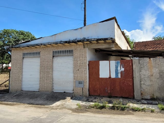 Casa 3 quartos e 2 banheiros, à venda, no bairro Conjunto Residencial Araretama em Pindamonhangaba