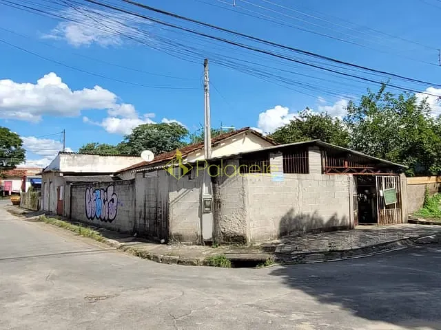Casa 3 quartos e 2 banheiros, à venda, no bairro Conjunto Residencial Araretama em Pindamonhangaba