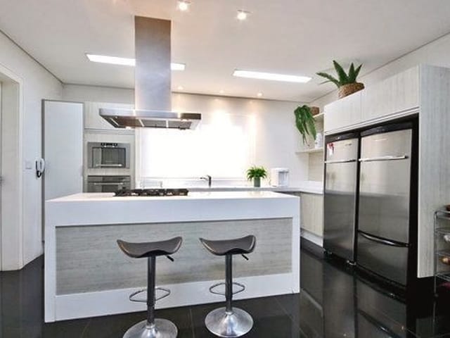 Casa com 977m² 5 quartos e 6 banheiros, à venda, no bairro Alphaville em Santana de Parnaíba