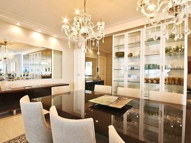 Casa com 977m² 5 quartos e 6 banheiros, à venda, no bairro Alphaville em Santana de Parnaíba