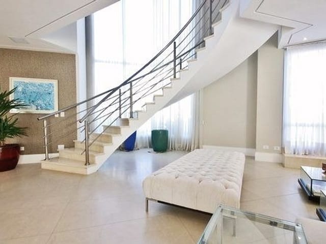 Casa com 977m² 5 quartos e 6 banheiros, à venda, no bairro Alphaville em Santana de Parnaíba