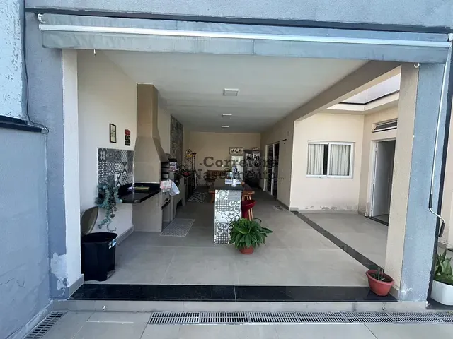 Casa com 224m² 1 quarto e 2 banheiros, à venda, no bairro Loteamento Villa Branca em Jacareí