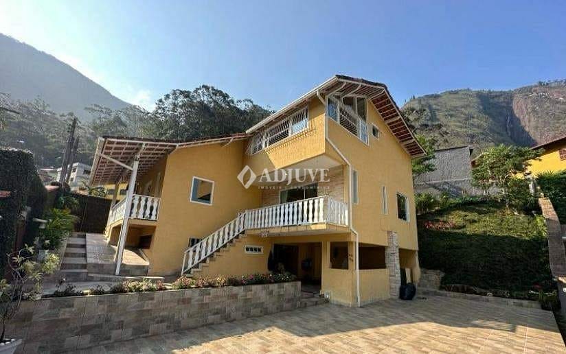 Casa à venda com 3 quartos, 300m² - Foto 1