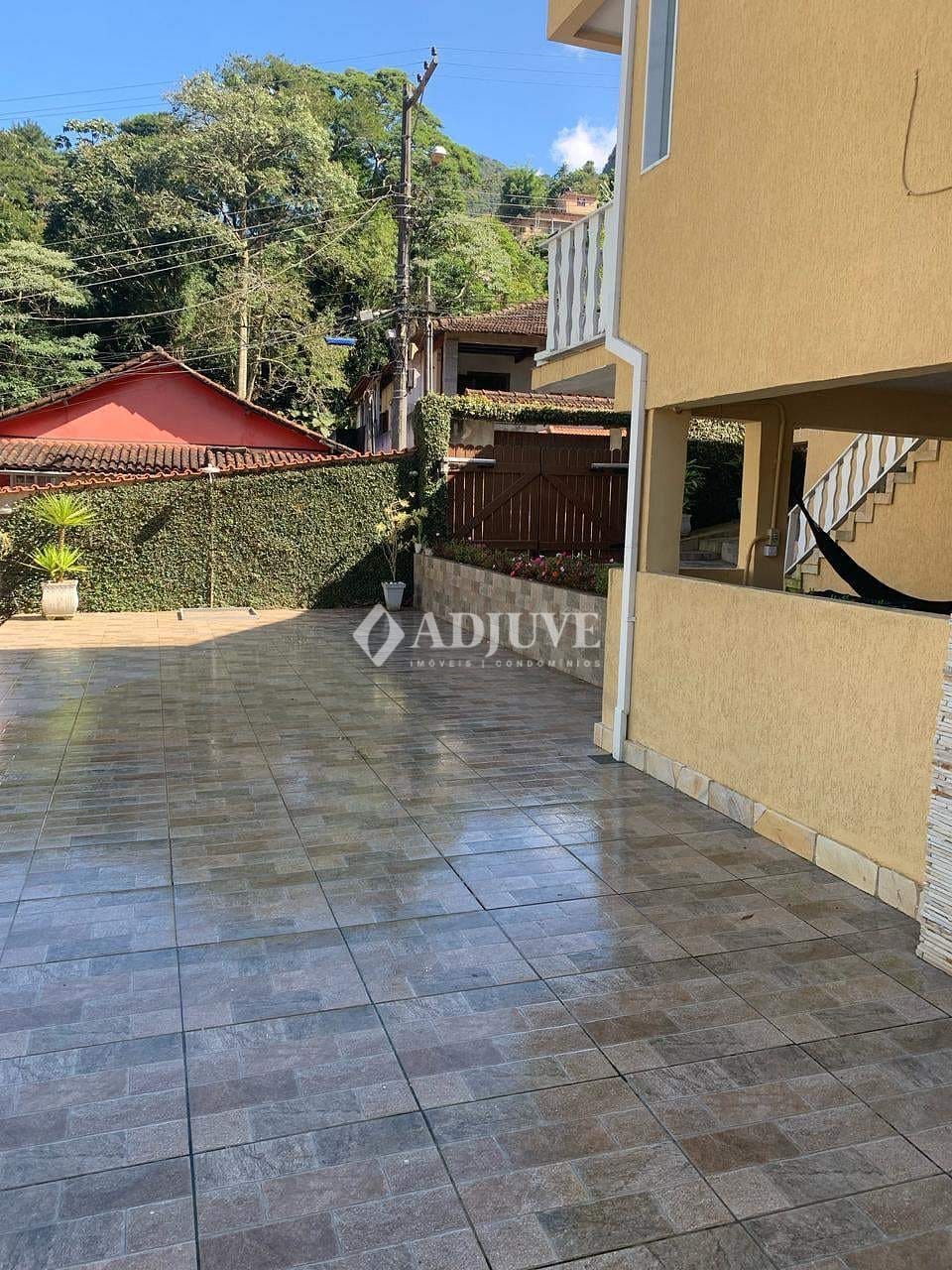 Casa à venda com 3 quartos, 300m² - Foto 4