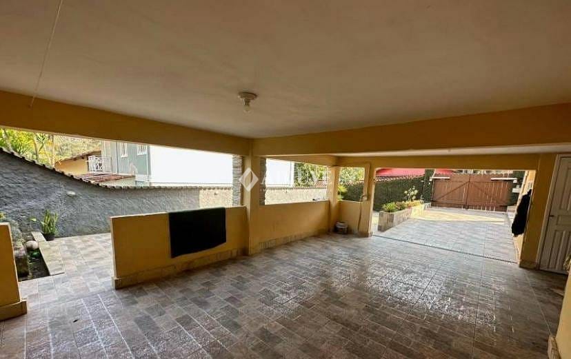 Casa à venda com 3 quartos, 300m² - Foto 15