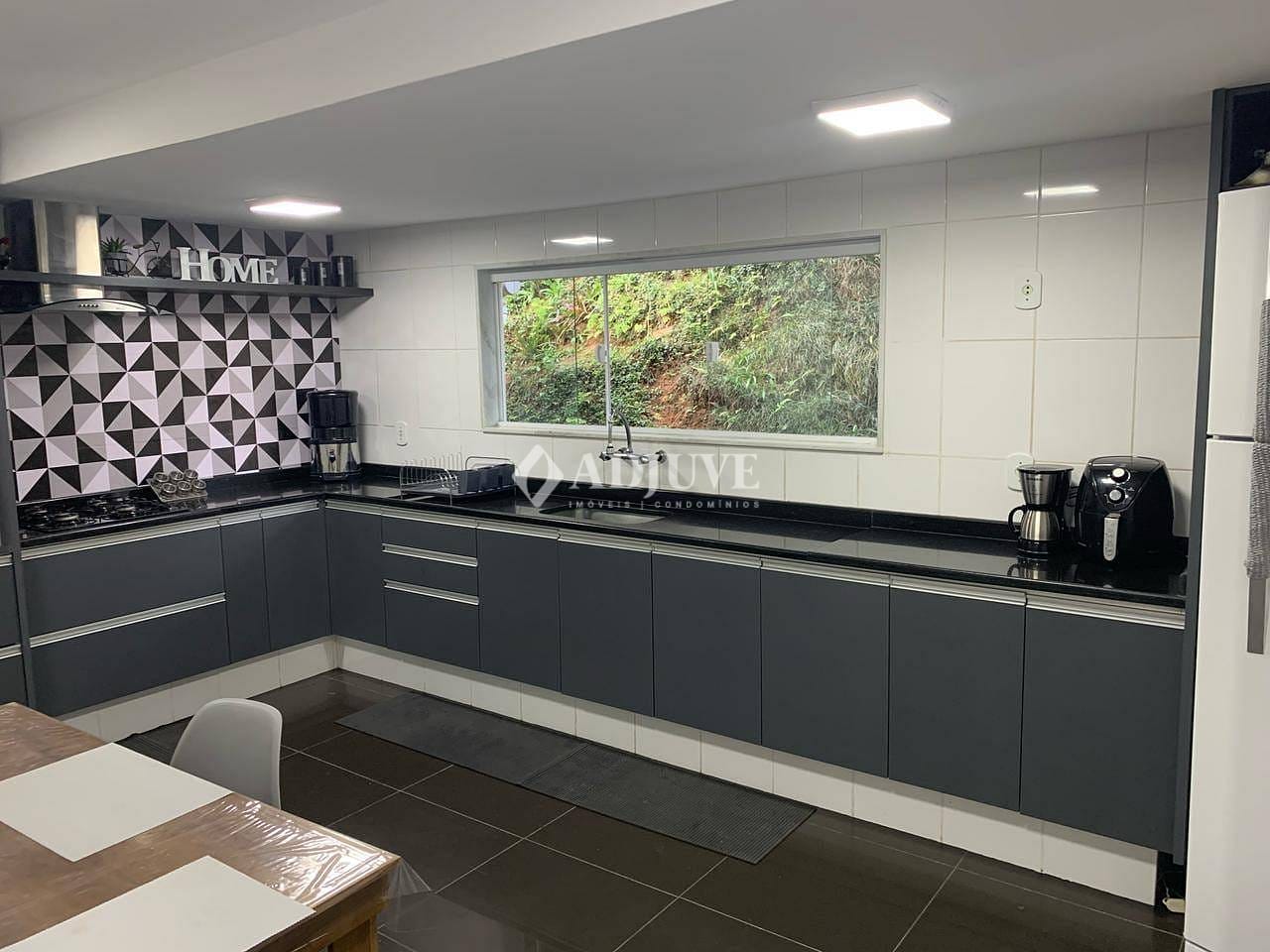 Casa à venda com 3 quartos, 300m² - Foto 22