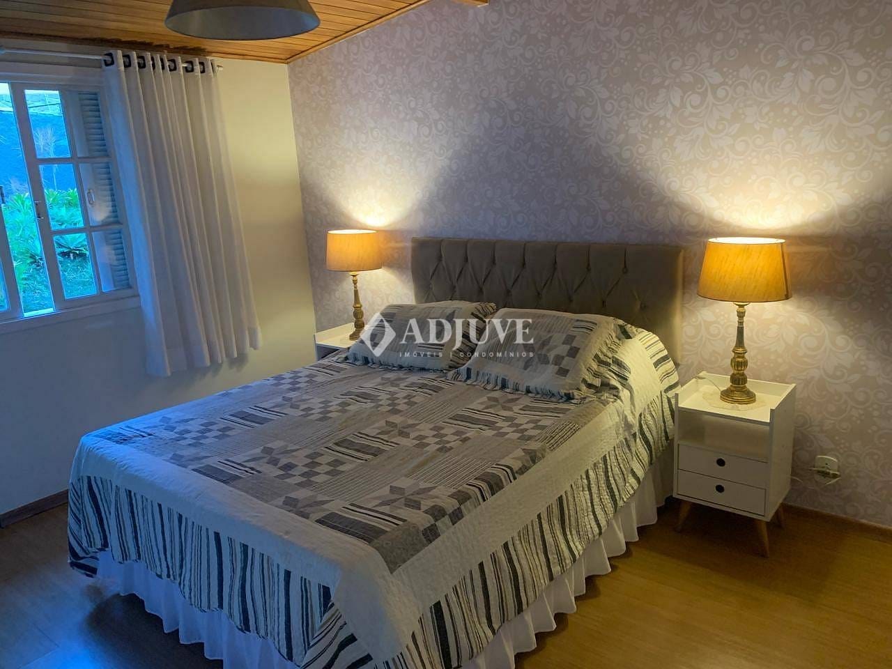 Casa à venda com 3 quartos, 300m² - Foto 37