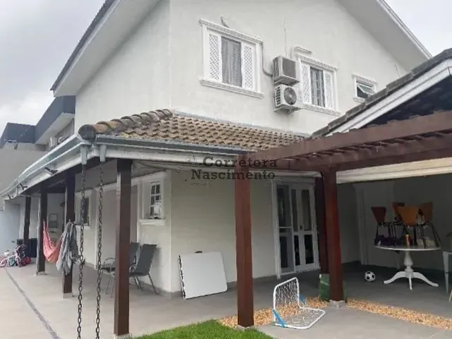 Casa com 350m² 4 quartos e 5 banheiros, à venda, no bairro Jardim Santa Maria em Jacareí