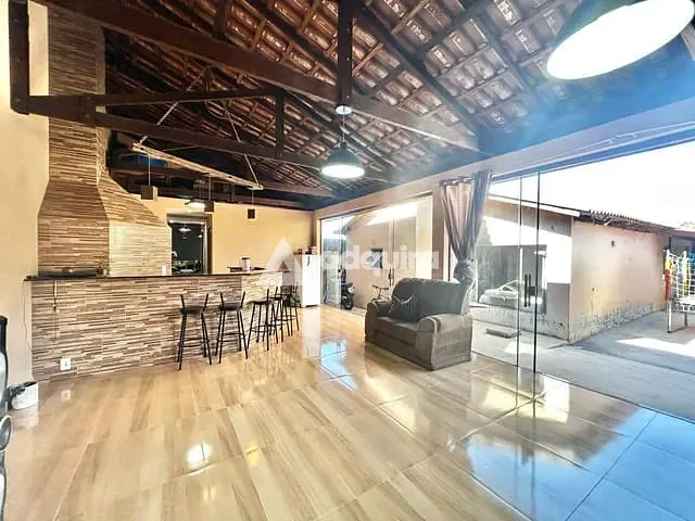 Casa com 257m² 3 quartos e 3 banheiros, à venda, no bairro Boa Vista em Ponta Grossa