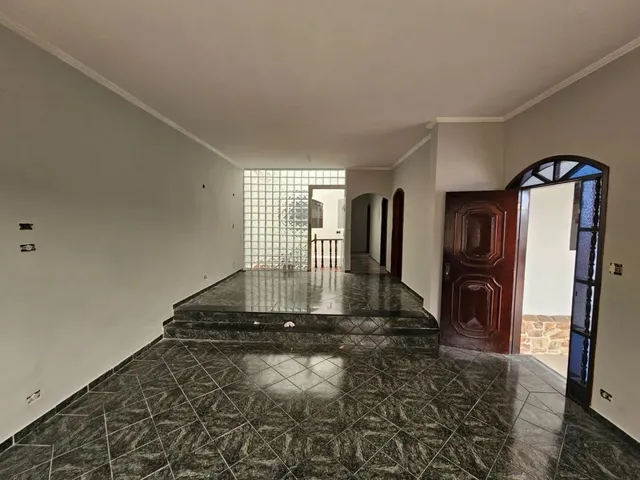 Casa com 260m² 5 quartos e 4 banheiros, à venda, no bairro Parque Senhor do Bonfim em Taubaté