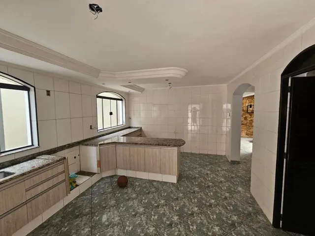 Casa com 260m² 5 quartos e 4 banheiros, à venda, no bairro Parque Senhor do Bonfim em Taubaté