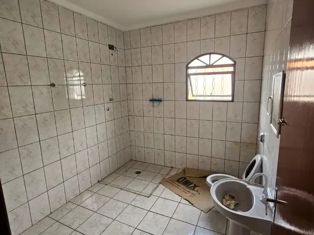 Casa com 260m² 5 quartos e 4 banheiros, à venda, no bairro Parque Senhor do Bonfim em Taubaté