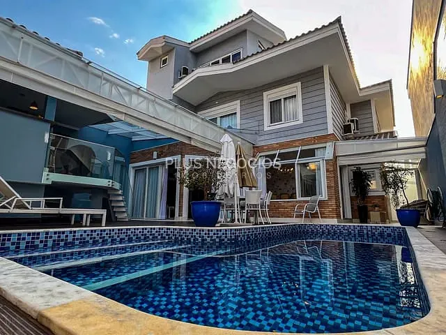 Casa com 300m² 4 quartos e 5 banheiros, à venda, no bairro Condomínio Granja Olga I em Sorocaba